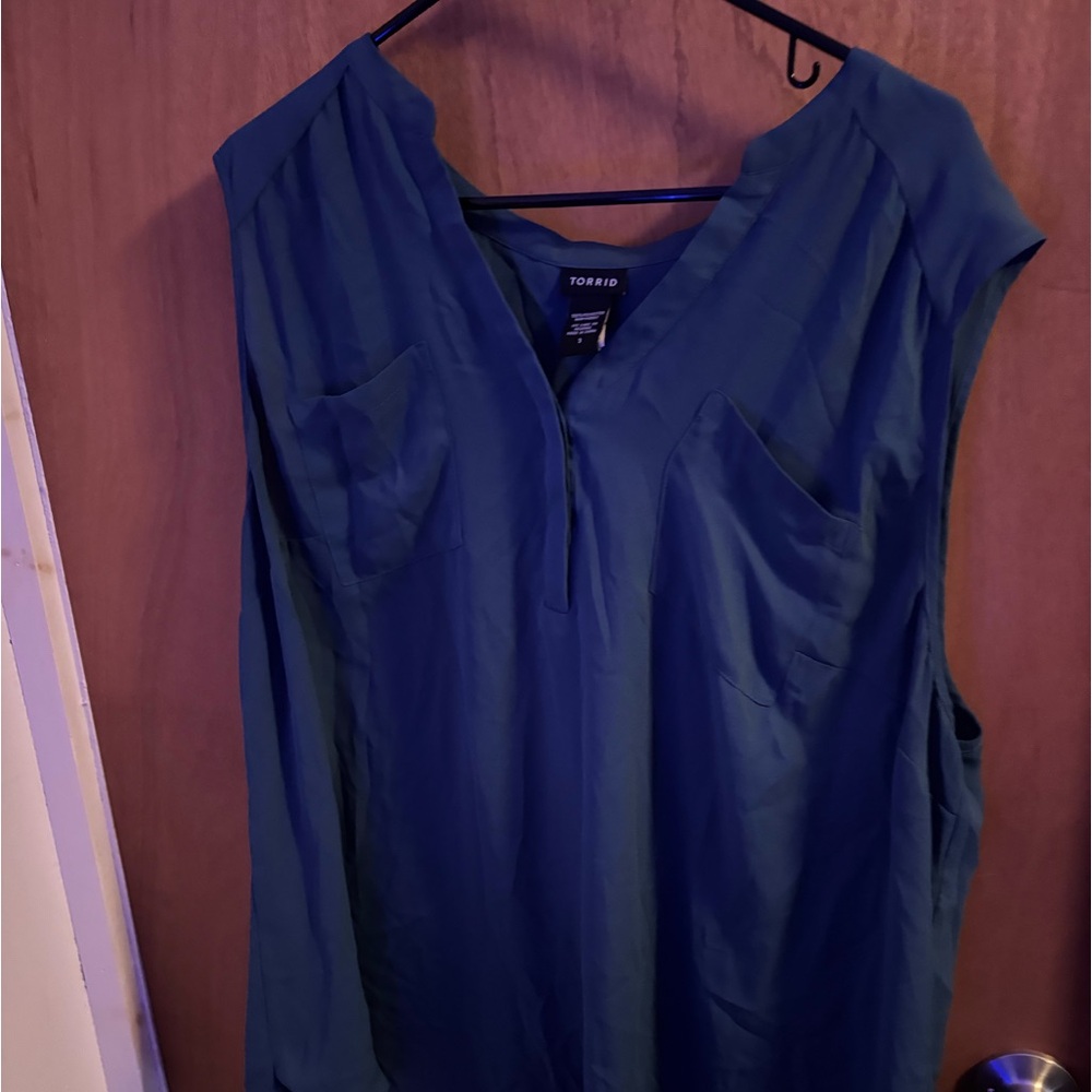Long teal tank